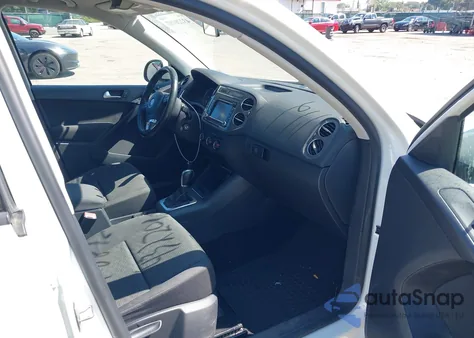 2015 Volkswagen Tiguan S z USA, uszkodzony, nr VIN WVGAV7AX7FW614152